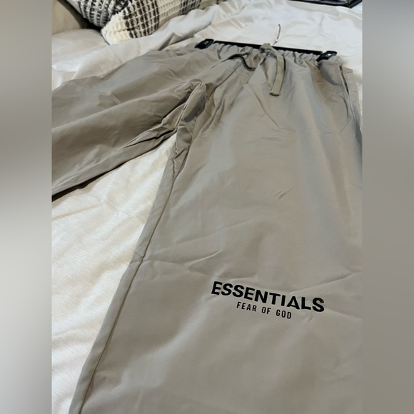 Essentials pants - Picture 3 of 4